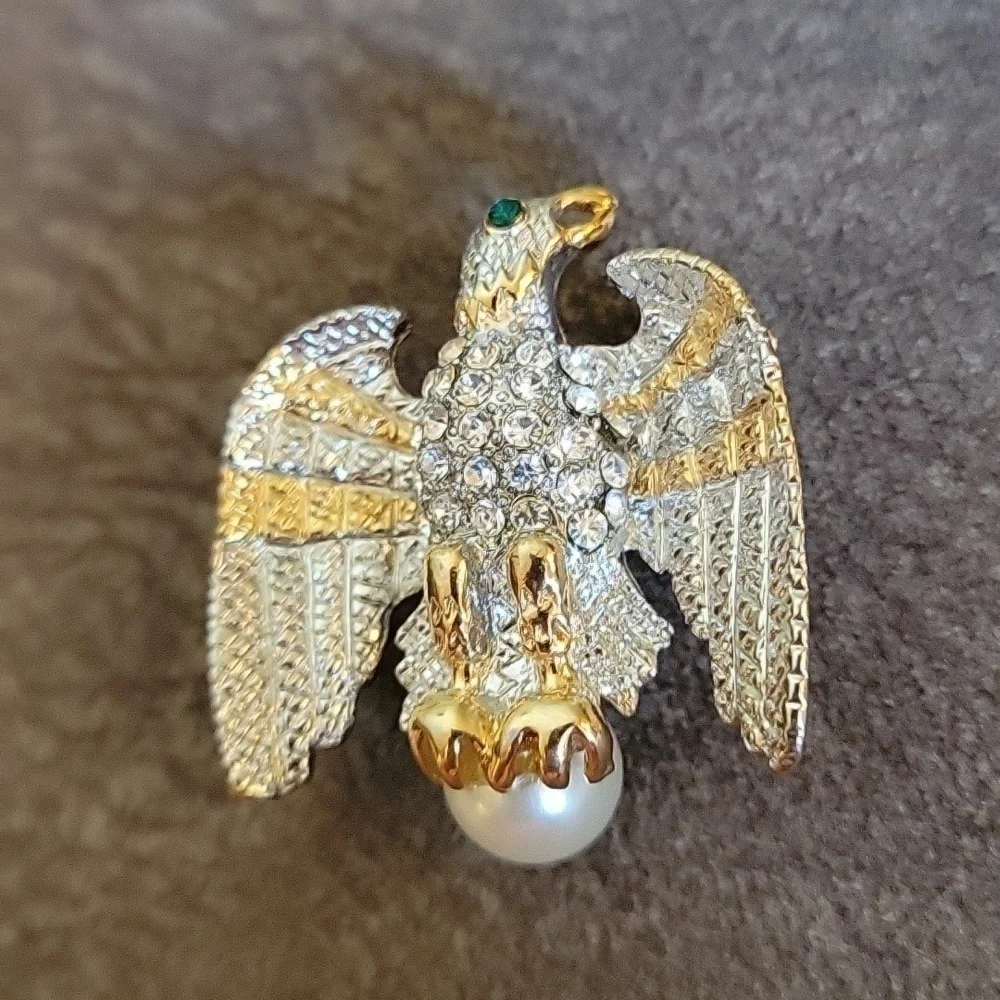 Vtg Eagle Perched Pearl Rhinestone Fantasy Castlecore Cosplay Brooch